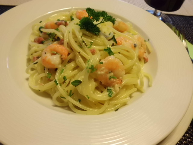 Spaghetti Carbonara mit Garnelen italienisch