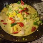 Curry Huhn mit Kokosmilch, Ingwer und Gemüse weiter gedünstet