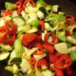 Paprikagemüse mit Zwiebeln,Zucchini,Rote Spitzpaprika und grüne Peperoni