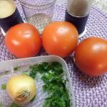 Zutaten: Tomaten,Zwiebel,Zwiebel, Blattpetersilie, Öl, Pfeffer und Salz