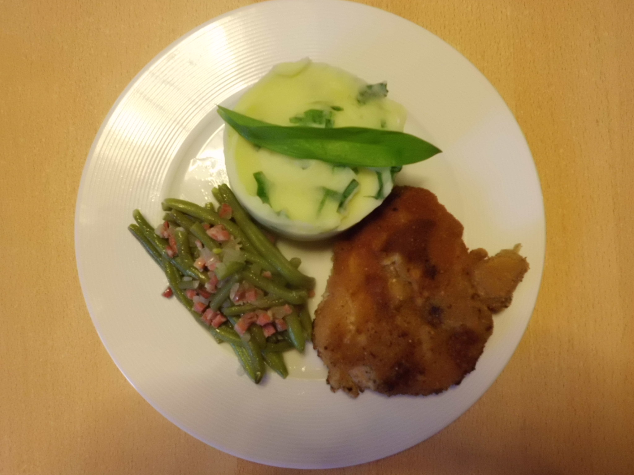 Hauptgericht: Kartoffel Bärlauch Püree.Kotlett, Speckbohnen