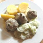 Kartoffeln, Königsberger Klopse, Dillgurkensalat