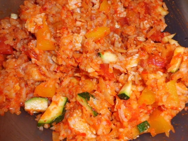 Gemüse,Gehacktes und Reis vermischen