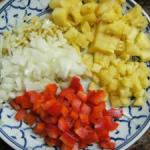 Rezept Lasagne Hawaii, Gemüse putzen und in kleine Würfel schneiden