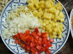 Rezept Lasagne Hawaii, Gemüse putzen und in kleine Würfel schneiden