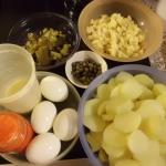 Zutaten für Kartoffelsalat mit Öl und Essig,