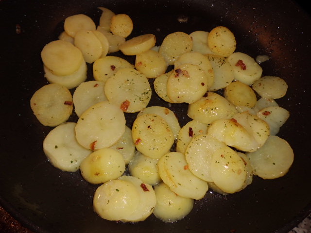 Bratkartoffeln von gekochten Kartoffeln