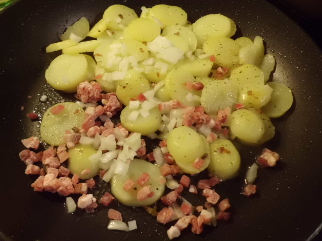 Bratkartoffeln mit Speck und Zwiebeln ( Pellkartoffeln)