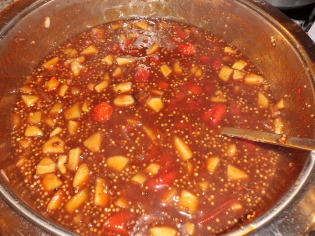 Tomaten Chutney mit Aäpfel, Ingwer,Zwiebeln und gerösteten Senfkörner