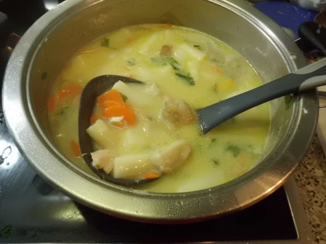 fertige cremige Steinpilz Suppe
