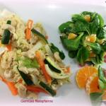 Teller Gemüse Reispfanne mit Feldsalat