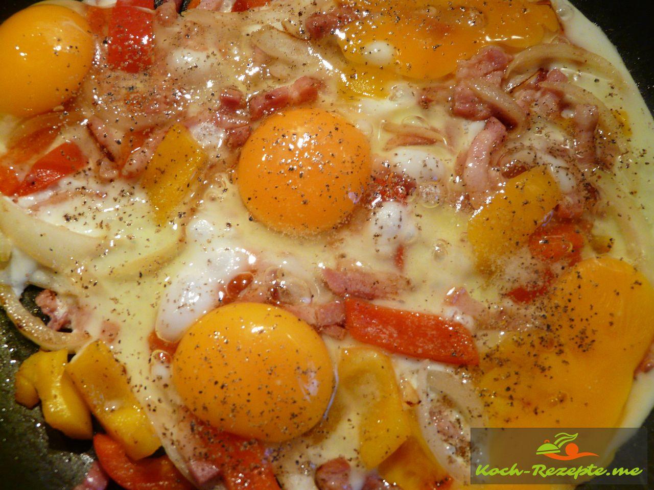 leckere Low Carb Gemüse-Eier Pfanne zum Abend backen