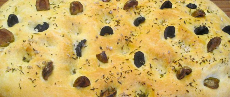 Italienisches Focaccia Brot Selber Backen Oliven Und Thymian