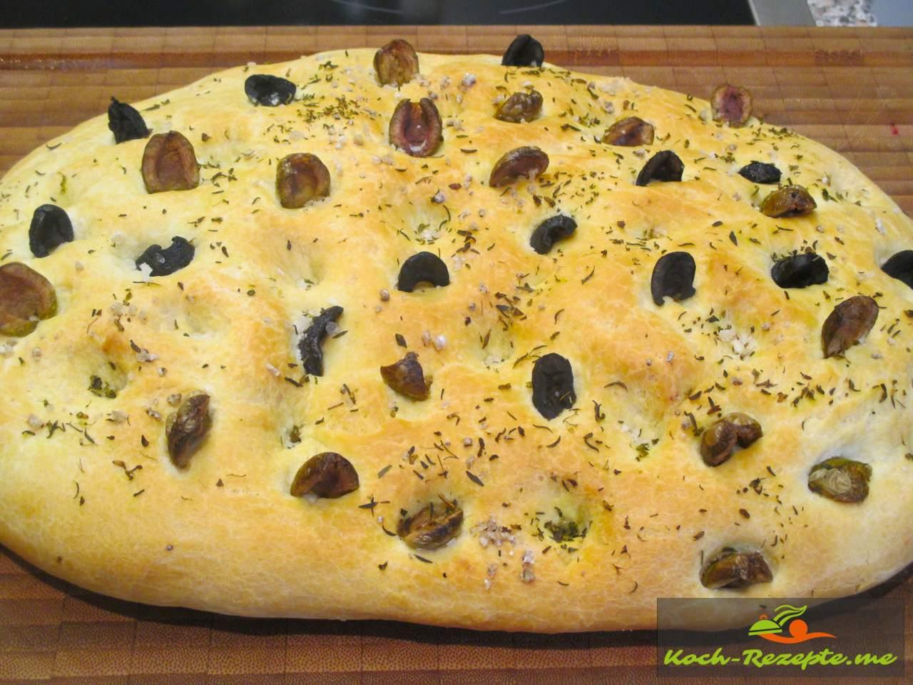 Italienisches Focaccia Brot Selber Backen Oliven Und Thymian