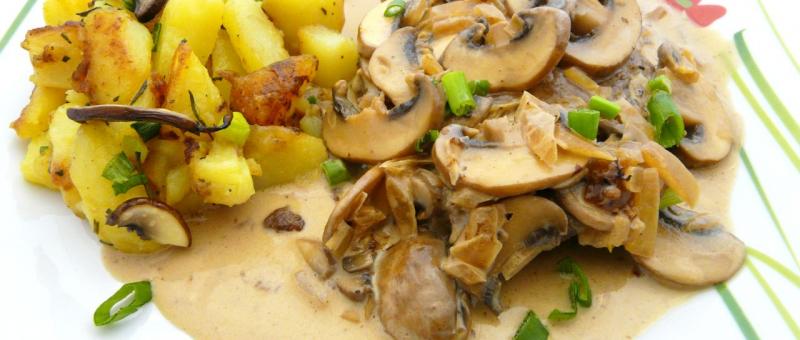 Leckere Champignon-Sahne-Schnitzel,Backofenkartoffeln