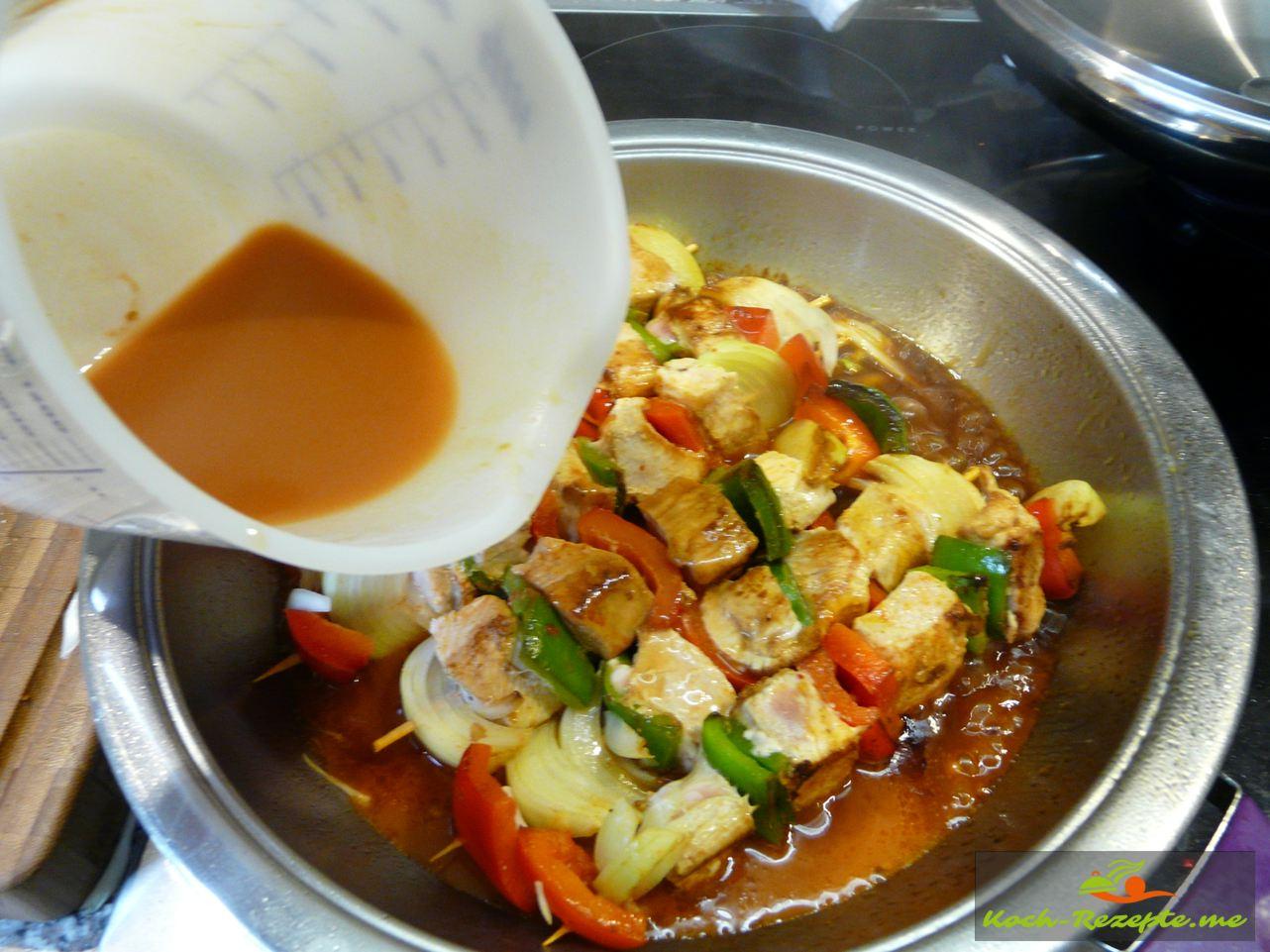 Putenspieße mit Paprika und Zwiebeln klassisches Rezept