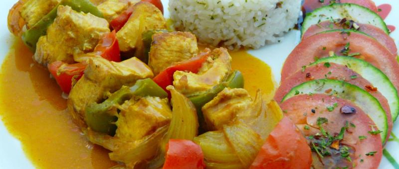 Putenspieße mit Paprika und Zwiebeln klassisches Rezept