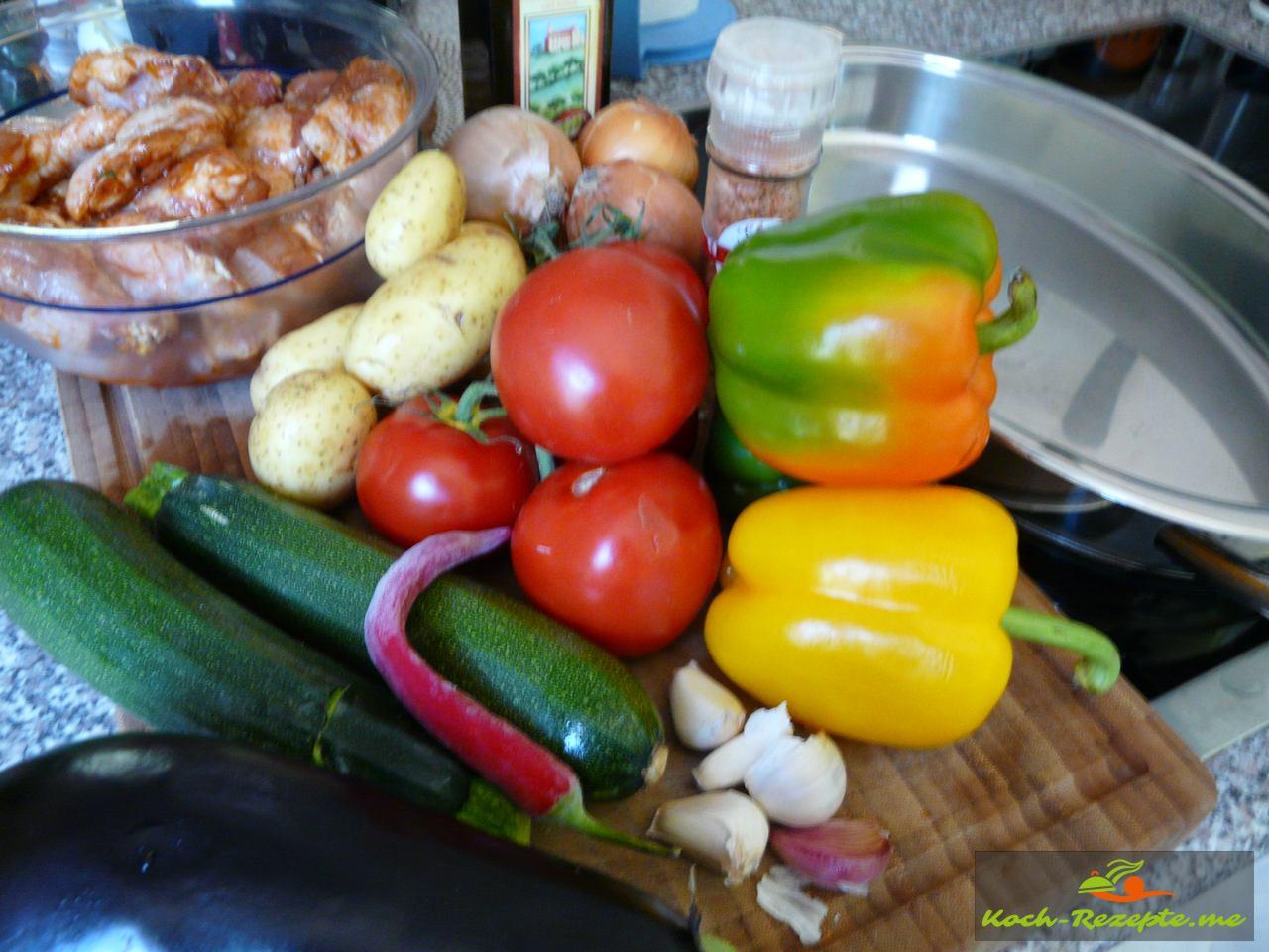 Hähnchentopf mediterran mit Gemüse im Backofen backen