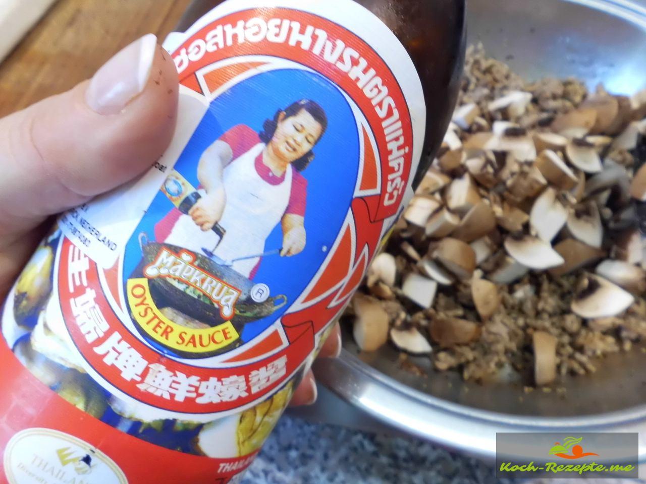 Hackfleisch-Champignon Rolle im Blätterteig mit Sauce