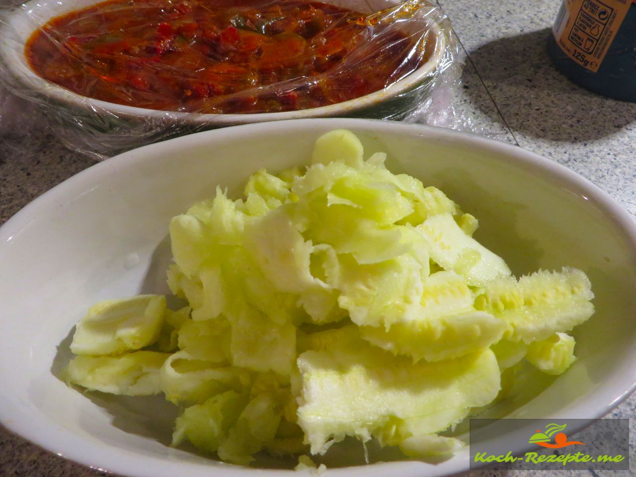 gefüllte Zucchini überbacken Rezept mit französischer Bratwurst.